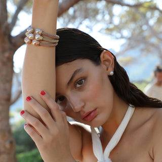 Bangle Bracelet in Stainless Steel Pink-Plated, 12mm Round Salmon Pearls, Tender Collection