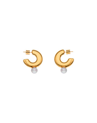 Small Gold plated steel hoop earrings with post clasp for men and women made with simulated organic pearls. Round white pearl 8mm JUNO Collection.