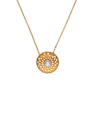 Gold plated silver pendant with chain. Round white pearl of 6mm 37cm length ETNA Collection