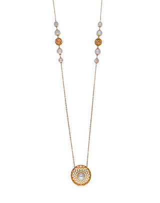 Gold plated chain necklace with round white pearls of 8 and 10mm. 90cm length ETNA Collection